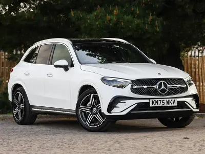 Käytetty Mercedes GLC300 AMG Line Premium 269 HP (197 kW) 2025 Valkoinen Katumaasturi