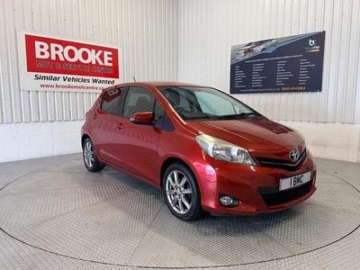 Used Toyota Yaris SR 99 HP (72 kW) 2012 Red Hatchback