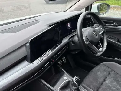 Usado VW Golf VIII Active 130 CV (95 kW) 2022 Blanco Utilitario