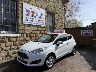 Used Ford Fiesta Zetec 82 HP (60 kW) 2015 White Hatchback