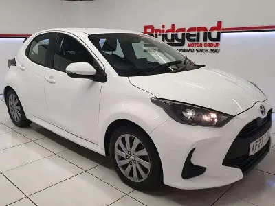 Used Toyota Yaris 120 HP (88 kW) 2023 White Hatchback