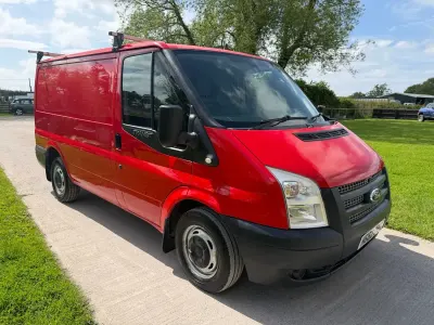 Usado Ford Transit 100 CV (73 kW) 2012 Rojo Van