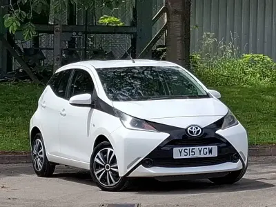 Used Toyota Aygo X-play 68 HP (50 kW) 2015 White Hatchback