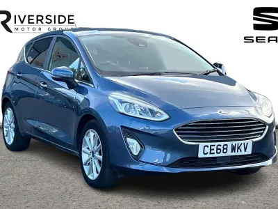 Używany Ford Fiesta Titanium 100 KM (73 kW) 2018 Niebieski Hatchback