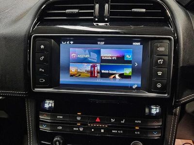 Used Jaguar F-Pace Portfolio 180 HP (132 kW) 2017 Grey SUV