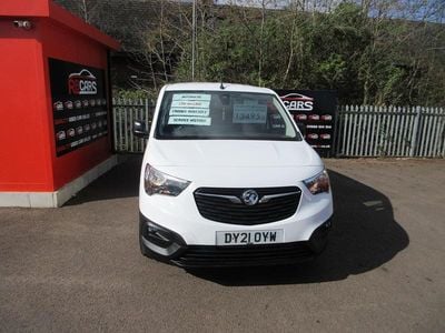 Second-hand Vauxhall Combo Edition 130 CP (95 kW) 2021 Alb Monovolum