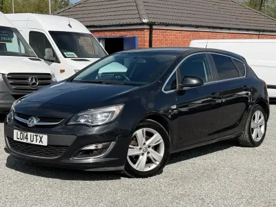 Używany Vauxhall Astra SRi 165 KM (121 kW) 2014 Czarny Hatchback