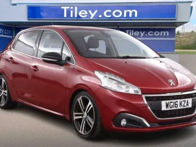 Used Peugeot 208 GT-line 110 HP (80 kW) 2016 Red Hatchback