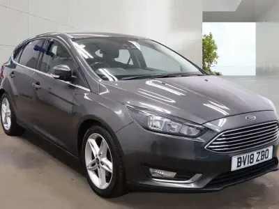 Begagnad Ford Focus Titanium 125 HK (91 kW) 2018 Grå Halvkombi