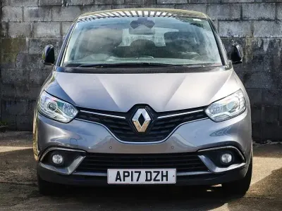 Usado Renault Scénic IV Dynamique 110 HP (80 kW) 2017 Cinzento Monovolume