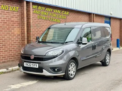 Begagnad Fiat Doblò Trekking 2022 Grå Minibuss