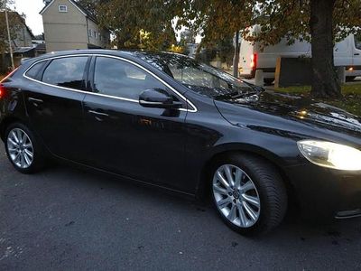 Black Used 2014 Volvo V40 SE Lux Hatchback | £3,490 (Fair price)