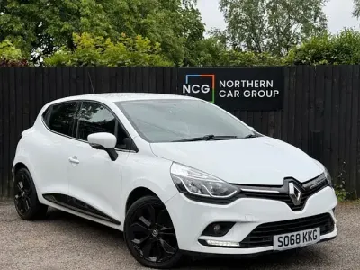 Used Renault Clio Iconic 76 HP (55 kW) 2019 White Hatchback