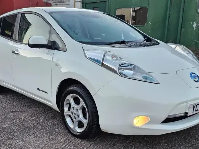 Used Nissan Leaf Acenta 80 kW (109 HP) 2015 White Hatchback
