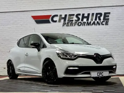 Used Renault Clio Trophy 220 HP (161 kW) 2015 White Hatchback