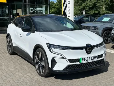 Used Renault Megane E-Tech Techno 159 kW (217 HP) 2023 Glacier white  Hatchback