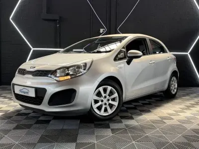 Used Kia Rio 84 HP (61 kW) 2014 Silver Hatchback