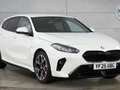 Begagnad BMW 120 M Sport 168 HK (123 kW) 2025 Vit Halvkombi