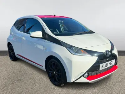 Usado Toyota Aygo x-press 68 HP (50 kW) 2018 Branco Citadino