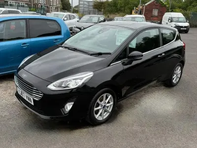 Usado Ford Fiesta Zetec 70 HP (51 kW) 2017 Preto Citadino
