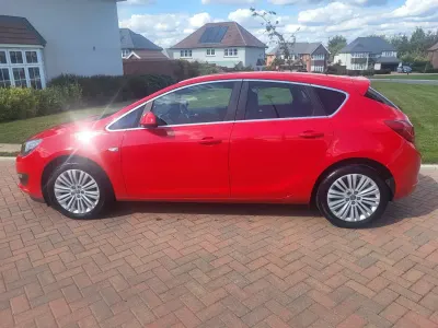 Second-hand Vauxhall Astra Excite 115 CP (84 kW) 2015 Roșu Hatchback