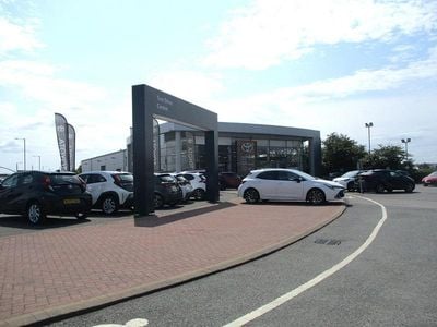 Used Toyota Auris Design 116 HP (85 kW) 2016 Blue Hatchback