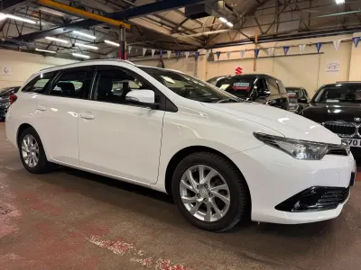 Used Toyota Auris Hybrid