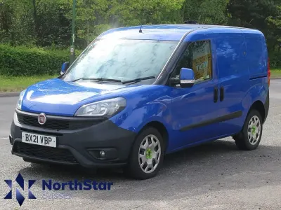 Używany Fiat Doblò S 95 KM (69 kW) 2021 Niebieski Minivan