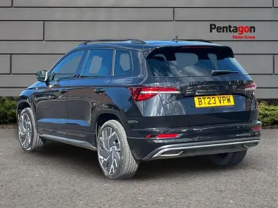 Begagnad Skoda Karoq SportLine 187 HK (137 kW) 2023 Svart SUV