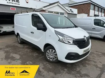 Used Renault Trafic Business 2015 White MPV