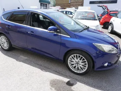 Usado Ford Focus Zetec 2014 Azul Utilitario