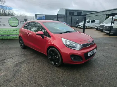 Used Kia Rio 109 HP (80 kW) 2013 Red Hatchback