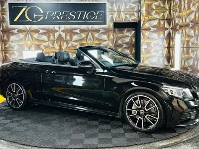 Käytetty Mercedes C300 AMG line 258 HP (189 kW) 2019 Musta Avoauto