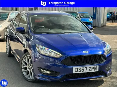 Begagnad Ford Focus ST-Line 2017 Blå Halvkombi