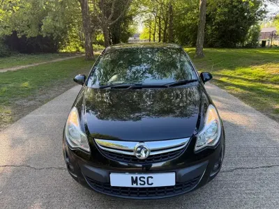 Usado Vauxhall Corsa 85 HP (62 kW) 2013 Preto Citadino