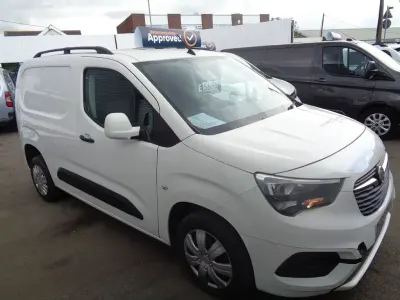 Used Vauxhall Combo Sportive 100 HP (73 kW) 2019 White MPV