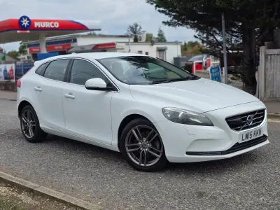 Used Volvo V40 SE 178 HP (130 kW) 2015 White Estate