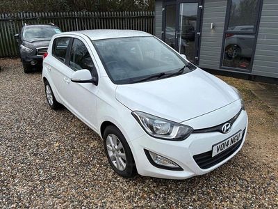 White Used 2014 Hyundai i20 Active Hatchback | £3,495 (Fair price)