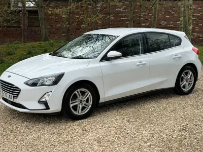 Begagnad Ford Focus Zetec 125 HK (91 kW) 2020 Vit Halvkombi