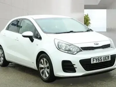 Begagnad Kia Rio 2015 Vit Halvkombi