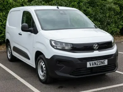 New Vauxhall Combo 100 HP (73 kW) 2026 White MPV