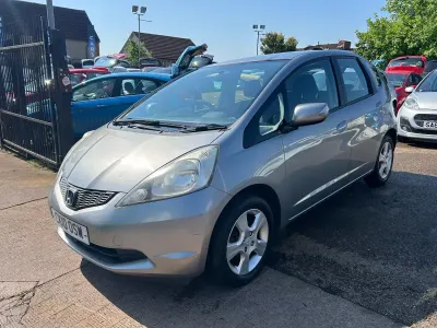 Used Honda Jazz ES 100 HP (73 kW) 2010 Silver Hatchback