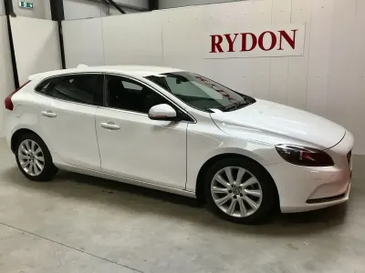Used Volvo V40 SE Lux 115 HP (84 kW) 2014 White Hatchback