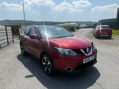 Used Nissan Qashqai N-Connecta 130 HP (95 kW) 2017 Red SUV
