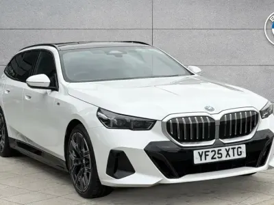 Begagnad BMW 530e M Sport 295 HK (216 kW) 2025 Vit Kombi