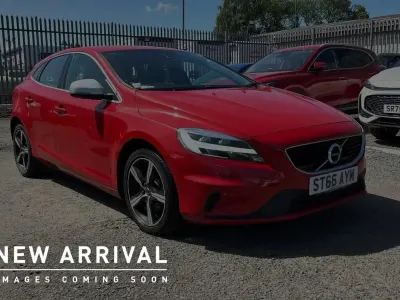 Usado Volvo V40 R-Design 120 CV (88 kW) 2016 Rojo Utilitario