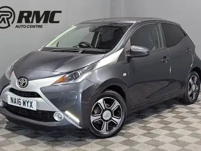 Używany Toyota Aygo X-clusiv 69 KM (50 kW) 2016 Szary Hatchback