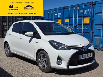 Second-hand Toyota Yaris Hybrid 101 CP (74 kW) 2016 Alb Hatchback