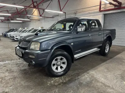 Second-hand Mitsubishi L200 113 CP (83 kW) 2006 Gri Pickup