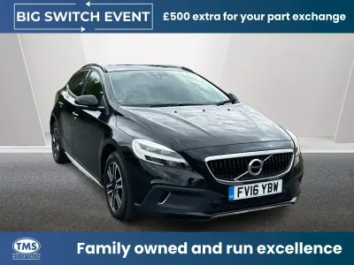 Usado Volvo V40 118 CV (86 kW) 2016 Negro Utilitario